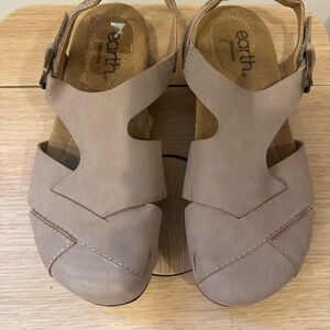 Earth Origins‎ Women's Beige Sandals size 8 comfortable
